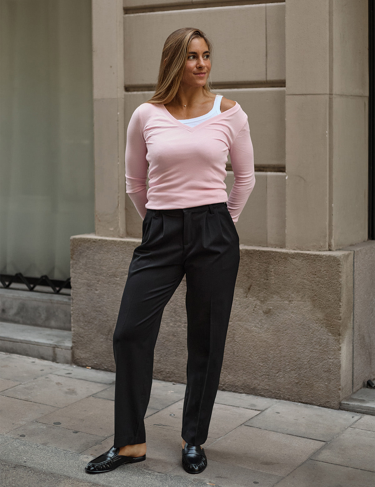 MOM TAILORED PLEATED TROUSERS - BLACK