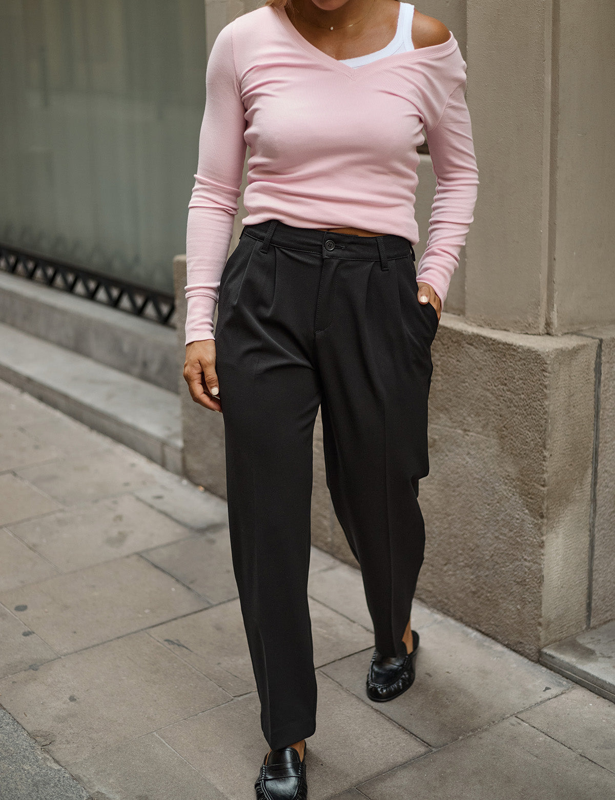 MOM TAILORED PLEATED TROUSERS - BLACK