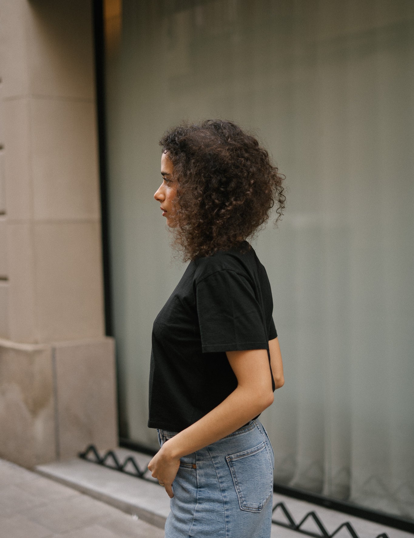 BACK RUCHED TEE - BLACK