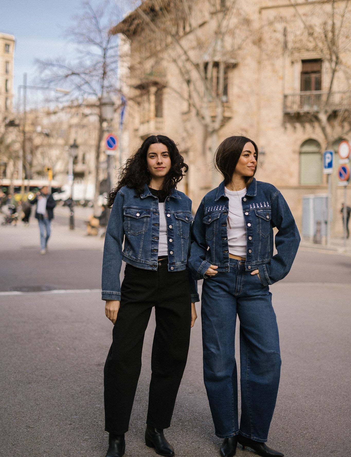 DENIM JACKET TACHAS PLATEADAS - DARK BLUE